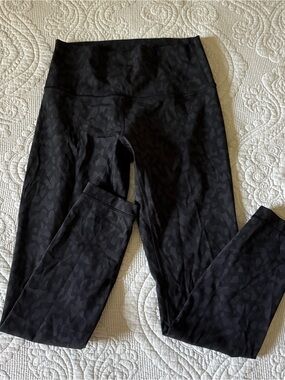 Lululemon Wunder Under High Rise 25” Black Camo Leggings Size 6